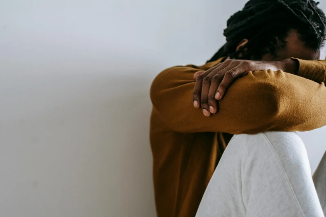 Leia mais sobre o artigo LIBERAR EMOÇÕES SEM SE IDENTIFICAR COM ELAS